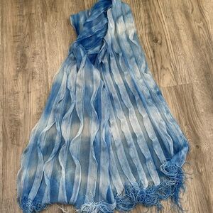 Blue and White Lightweight Wavy Scarf